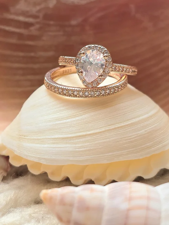 💎NEW💎 ROSE GOLD SIMULATED DIAMOND HALO RING SET - Picture 2 of 11